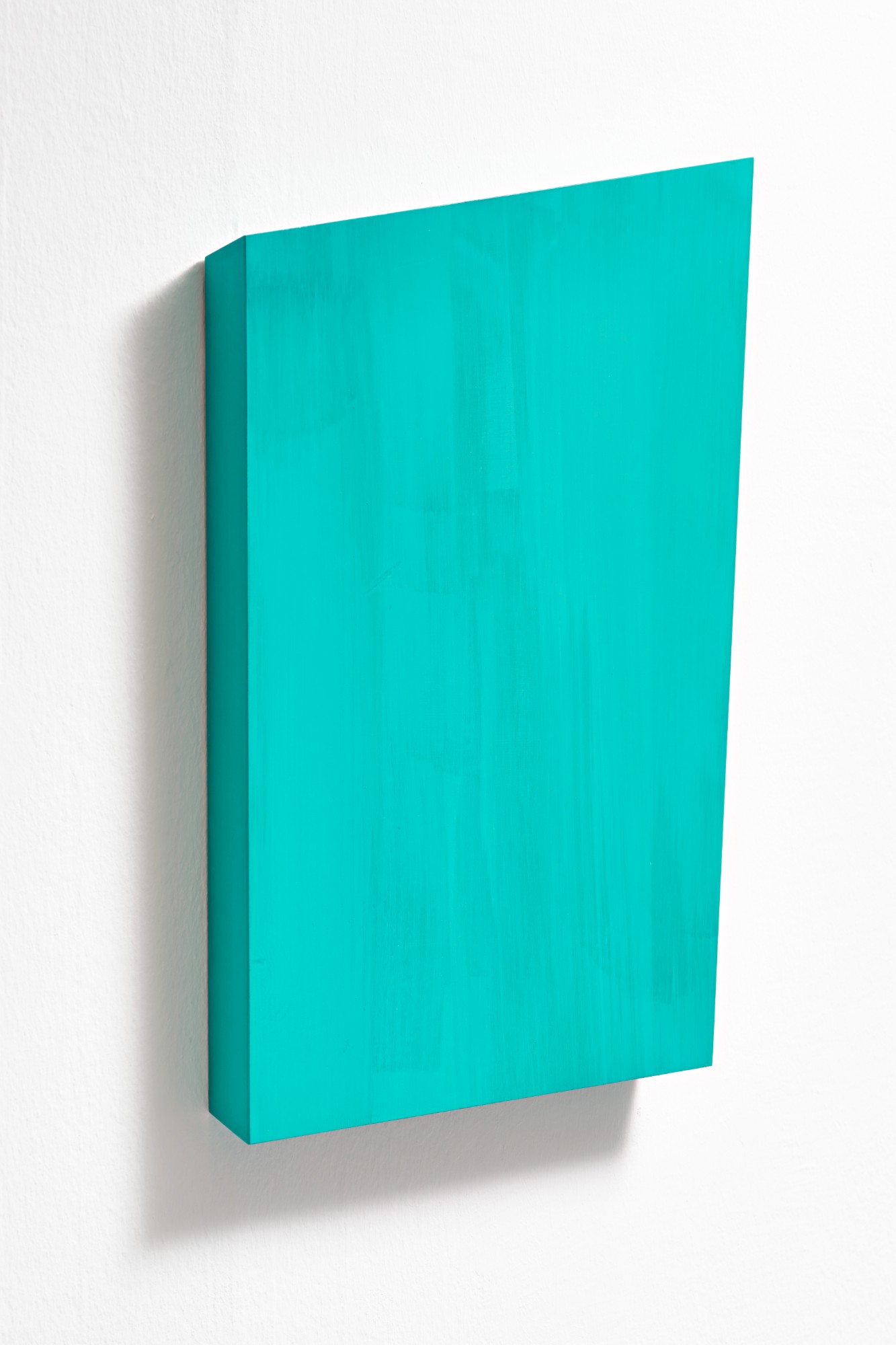 Madeleine Boschan, In the further end six figures, a sort of room I, 2019, beechwood, eggtempera, 61,5 x 47,5 x 5 cm