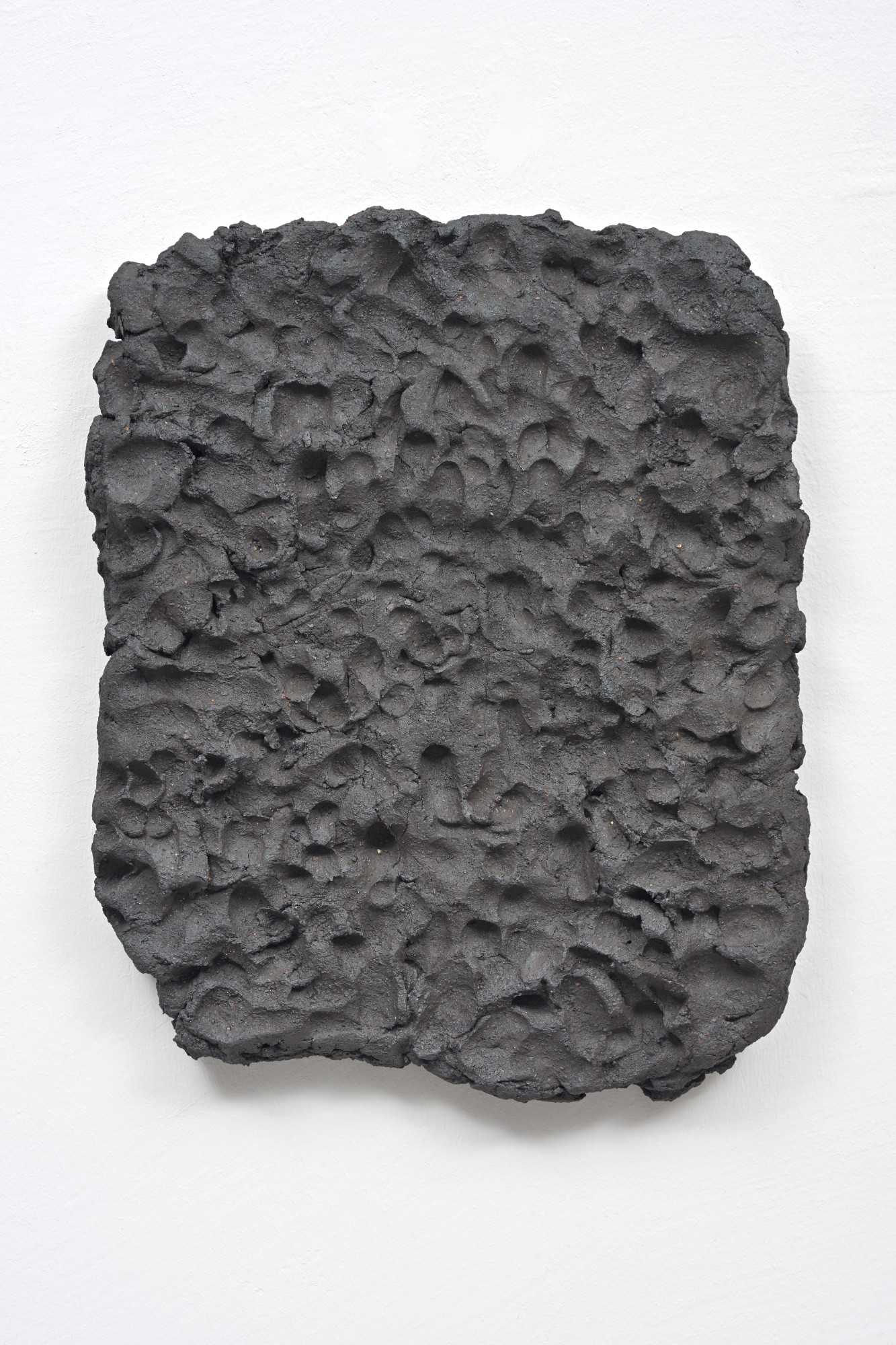 Johannes Esper, Ohne Titel, 2018, ceramics, 50 x 40 x 5 cm
