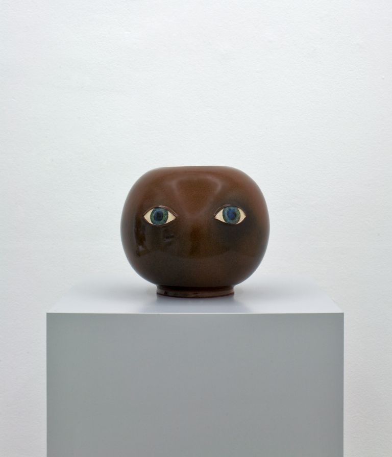 Anna Lea Hucht, untitled (Vase), 2007, ceramic, 20 x 24 x 24 cm