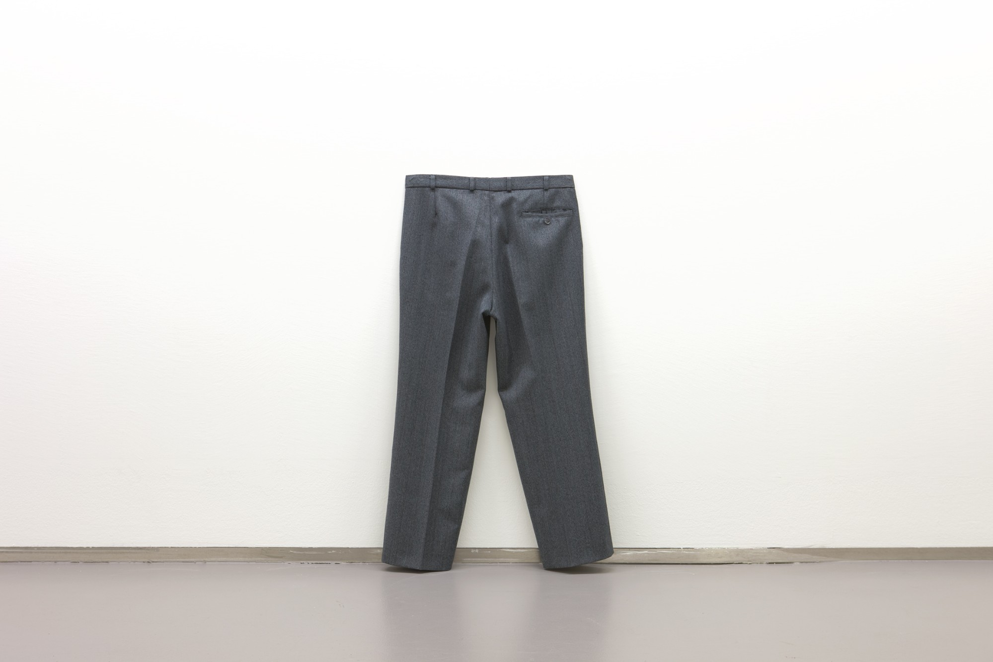 Anna Kolodziejska, Ohne Titel (18.30), 2012, man trousers, 101 x 43 x 9 cm