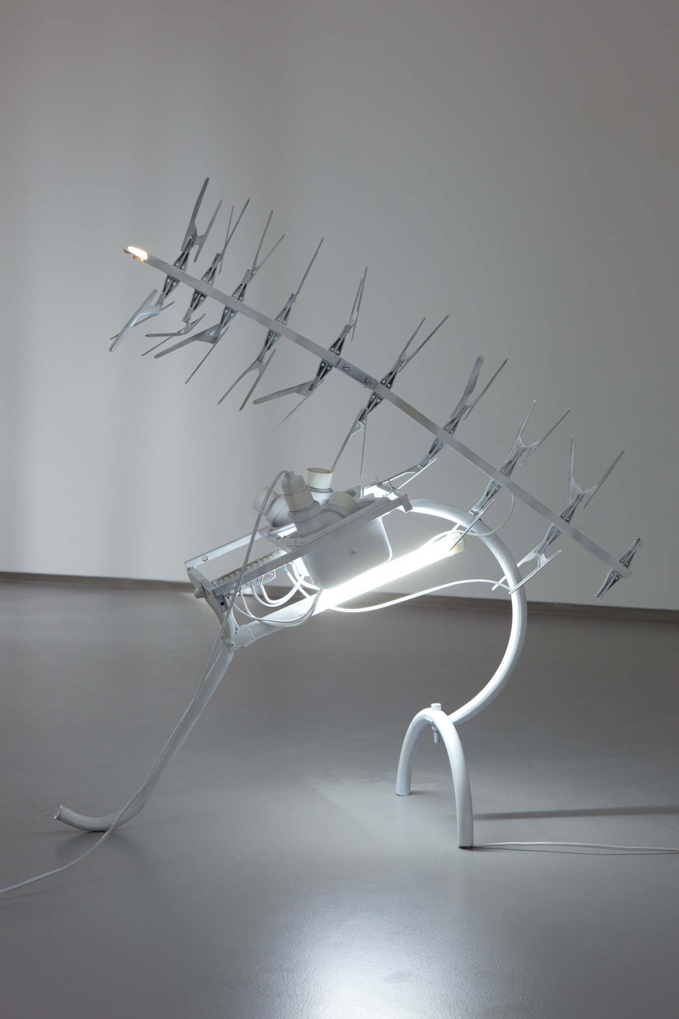 Madeleine Boschan, Kupplungsschrein, Sciurus (Elektromanile) 2011, antenna, glow lamp, plastic, lacquer, metal, neon, thermometer, 106 x 100 x 40 cm